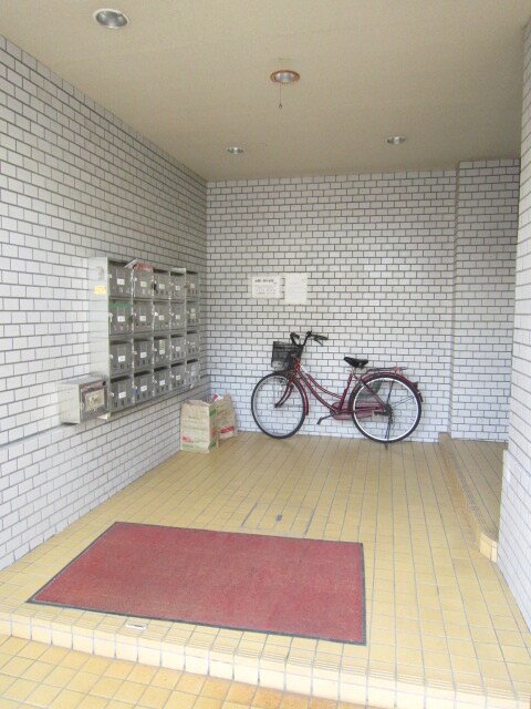 物件外観写真3　(エントランス部分)