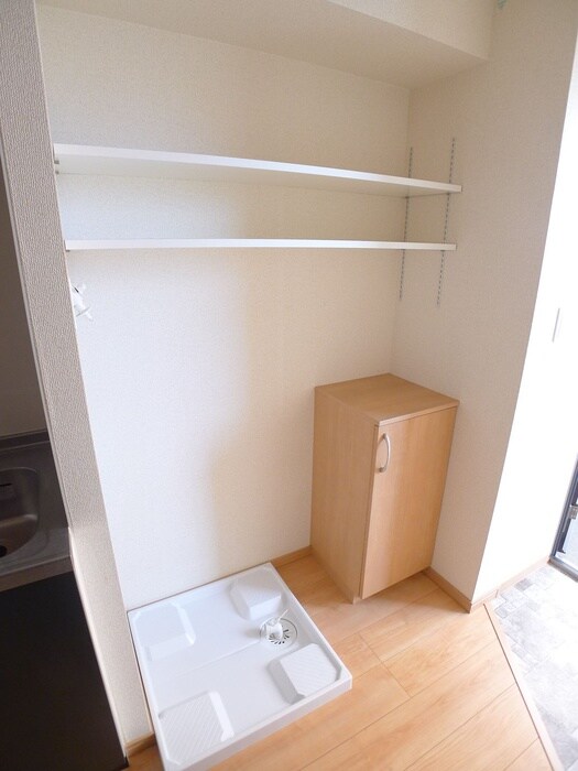 物件内観写真16　(洗濯機置場)