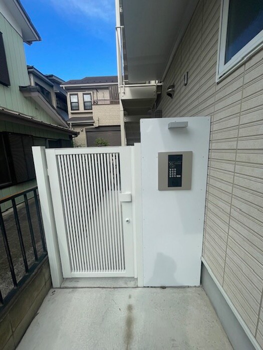 物件外観写真3　(エントランス部分)