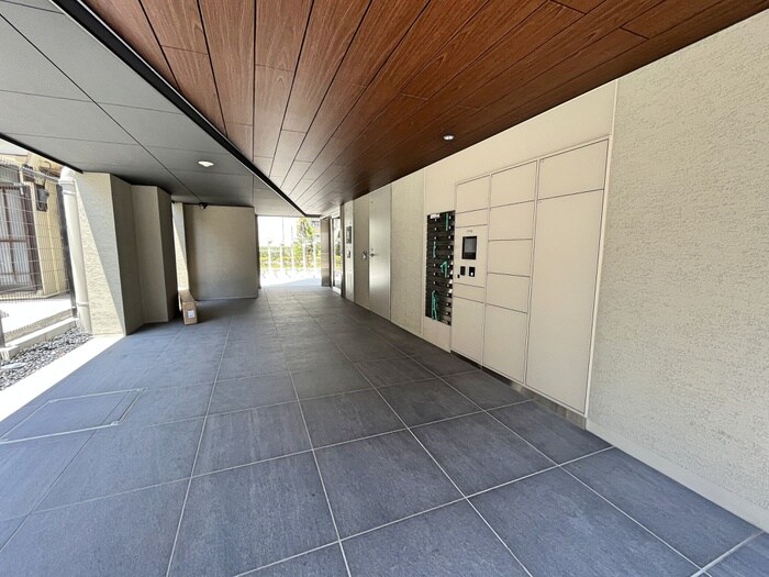 物件外観写真2　(エントランス部分)