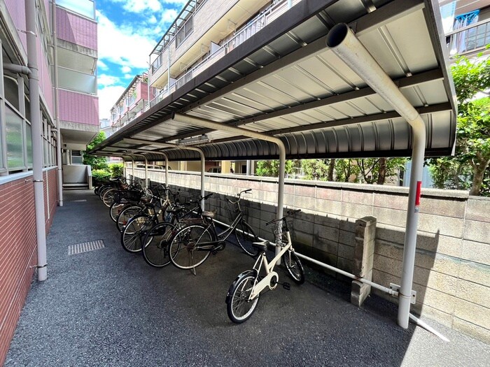 物件外観写真2　(駐輪場)