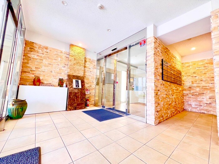 物件外観写真3　(エントランス部分)