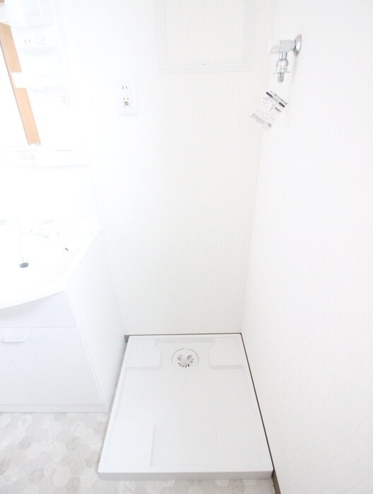 物件内観写真14　(洗濯機置場)