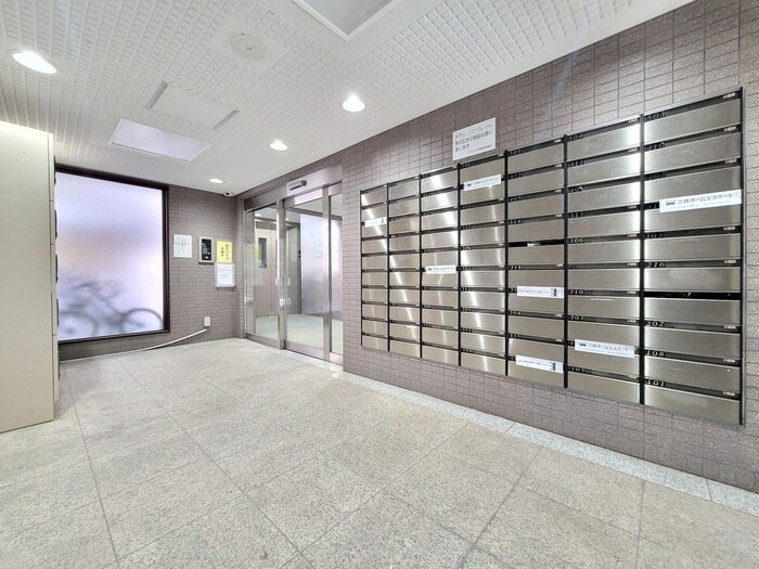 物件外観写真5　(エントランス部分)