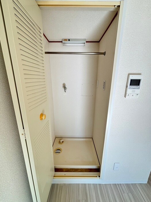 物件内観写真12　(洗濯機置場)