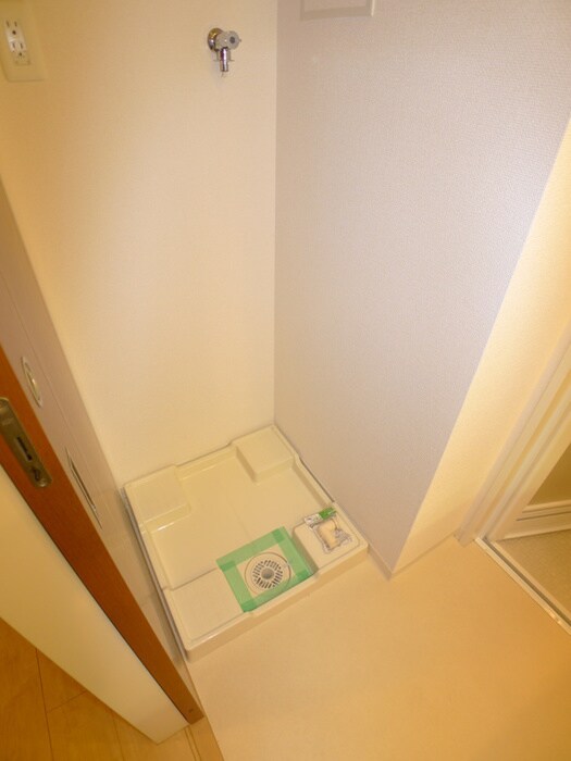 物件内観写真12　(洗濯機置場)