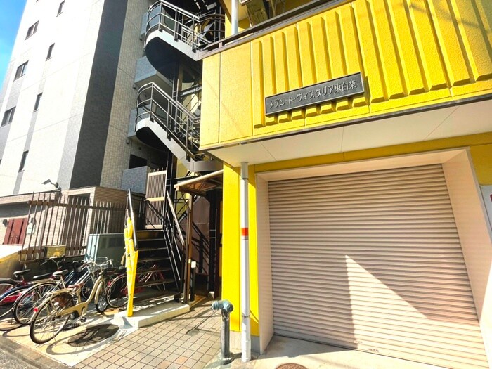 物件外観写真3　(エントランス部分)