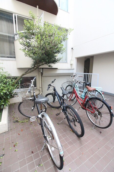 物件外観写真4　(駐輪場)