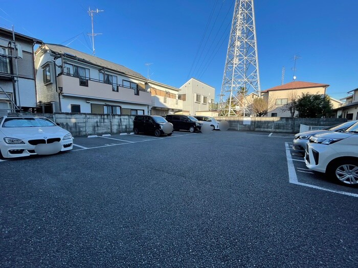 物件外観写真3　(駐車場)