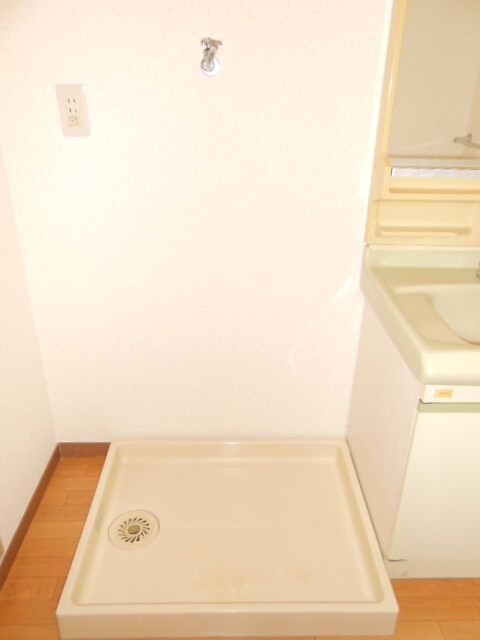 物件内観写真15　(洗濯機置場)