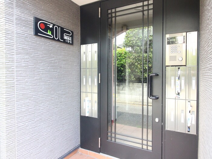 物件外観写真3　(エントランス部分)