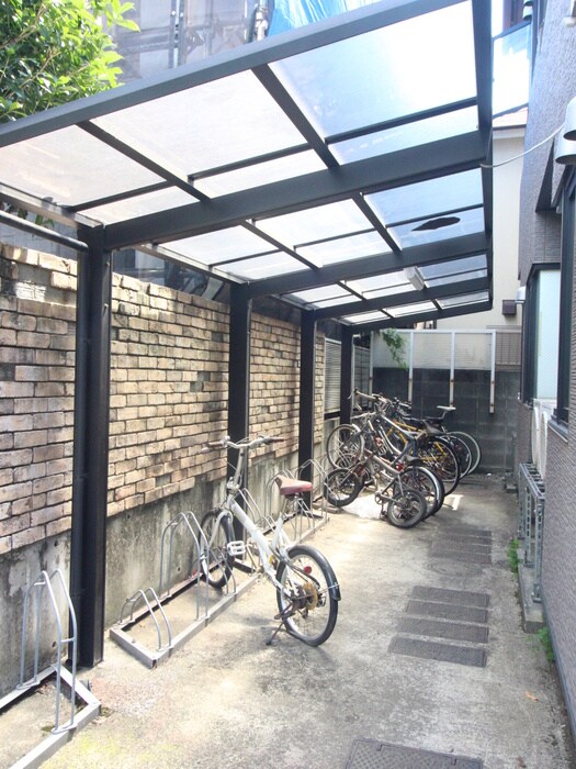 物件外観写真4　(駐輪場)