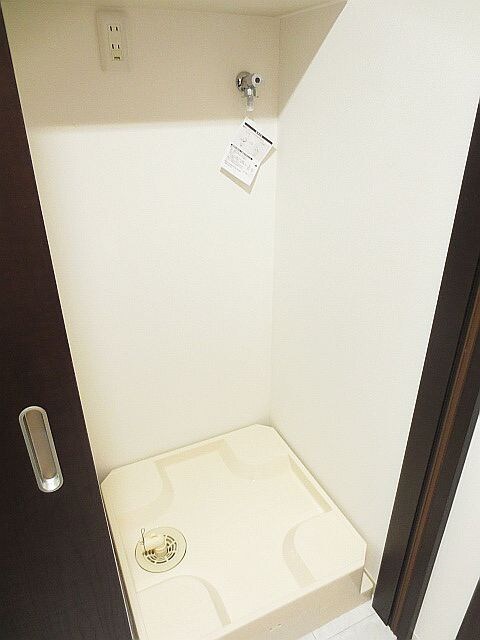 物件内観写真15　(洗濯機置場)