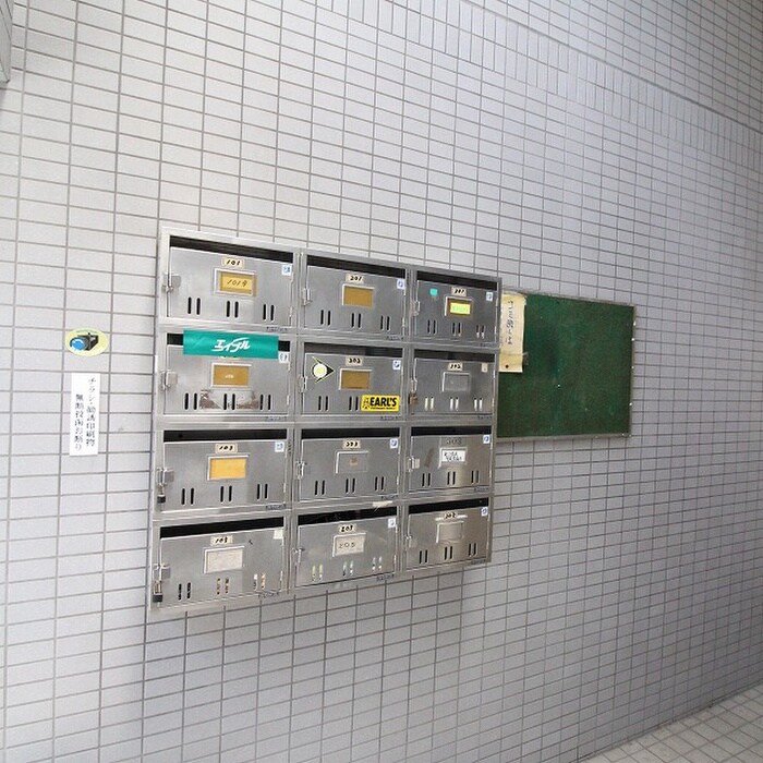 物件外観写真6　(エントランス部分)