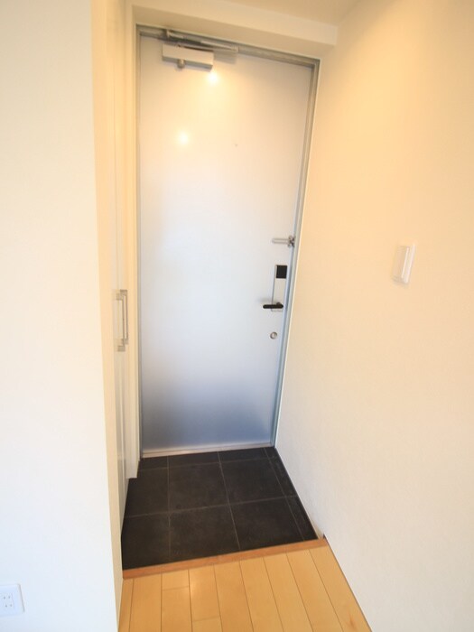 物件内観写真16　(玄関)