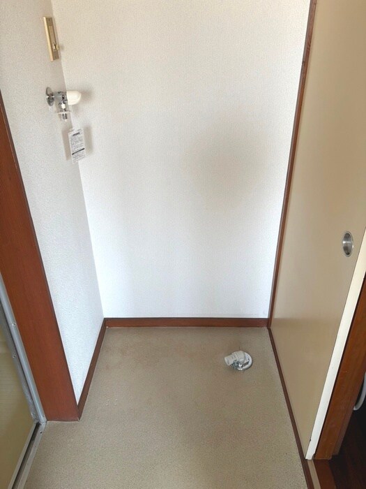 物件内観写真10　(洗濯機置場)
