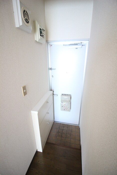 物件内観写真7　(玄関)