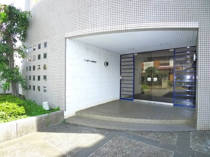 物件外観写真1　(エントランス部分)