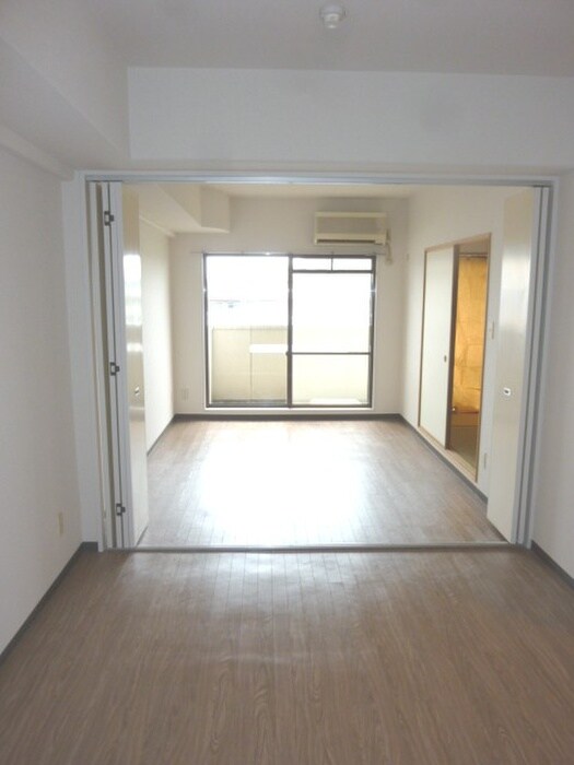 物件内観写真10　(室内からの展望)