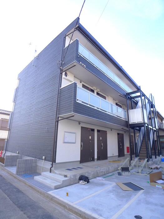 物件外観写真3　(エントランス部分)