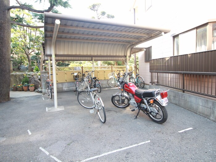 物件外観写真4　(駐輪場)