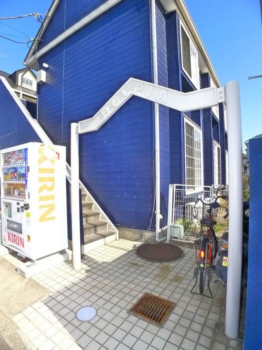 物件外観写真3　(エントランス部分)