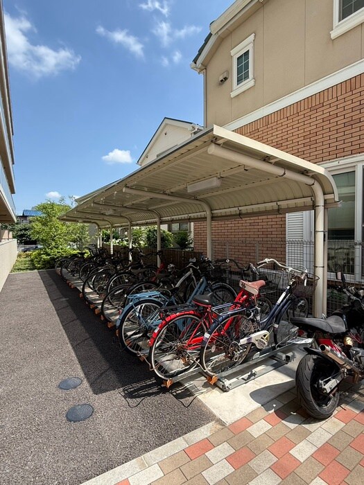 物件外観写真5　(駐輪場)