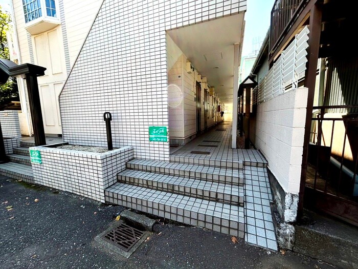 物件外観写真2　(エントランス部分)