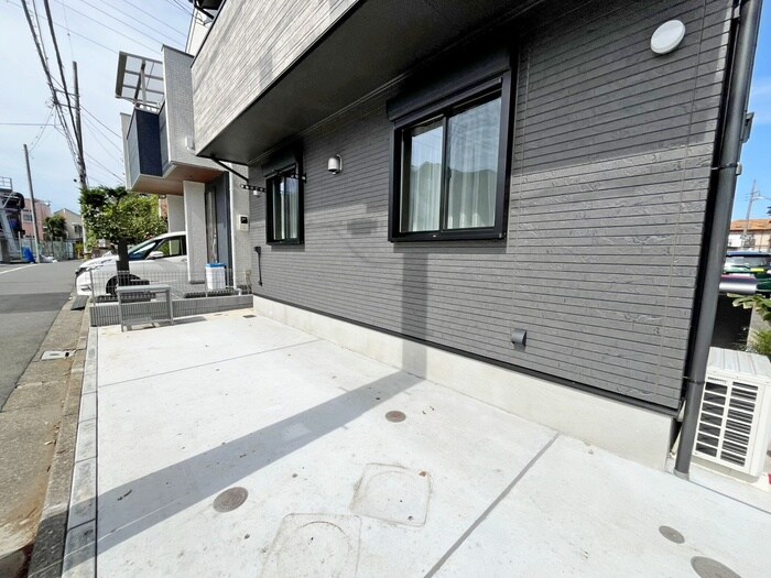 物件外観写真5　(駐車場)