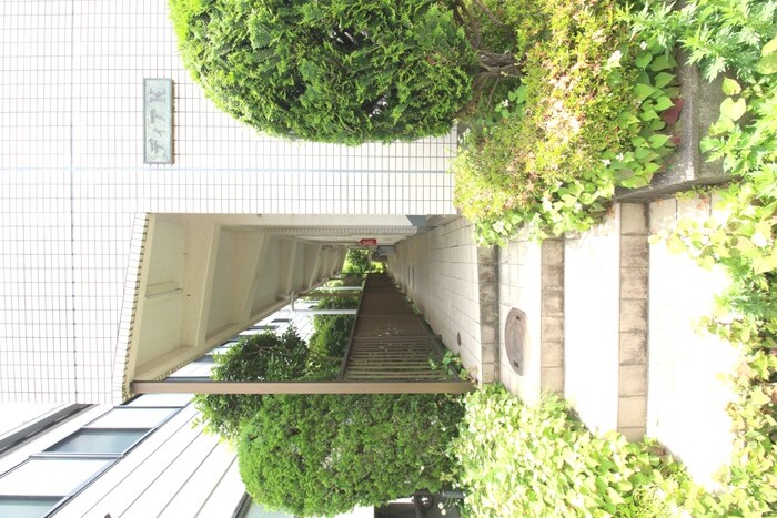 物件外観写真4　(エントランス部分)