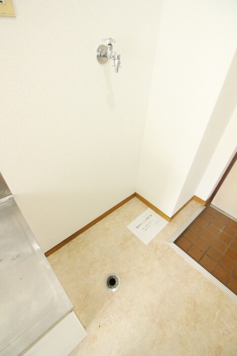 物件内観写真11　(洗濯機置場)