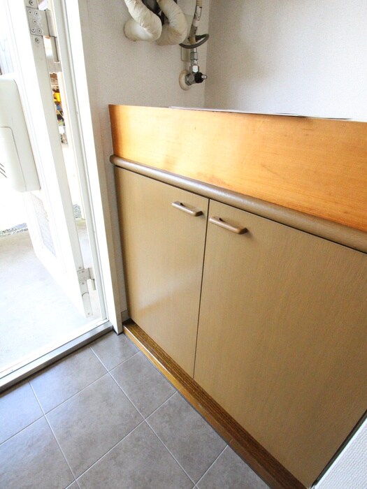 物件内観写真12　(玄関)