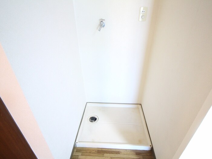 物件内観写真8　(洗濯機置場)