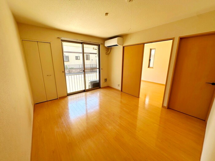 物件内観写真6　(室内からの展望)