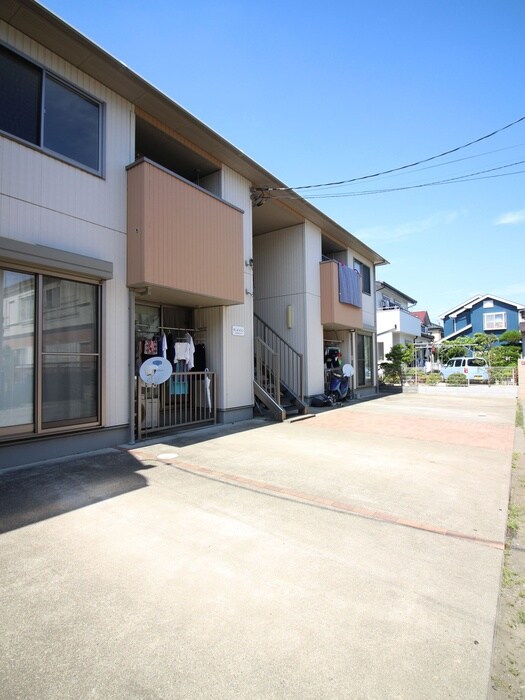 物件外観写真3　(駐車場)