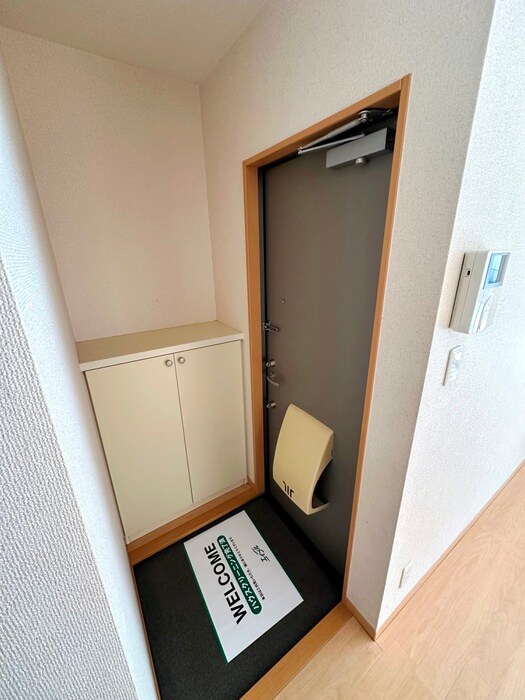 物件内観写真16　(玄関)