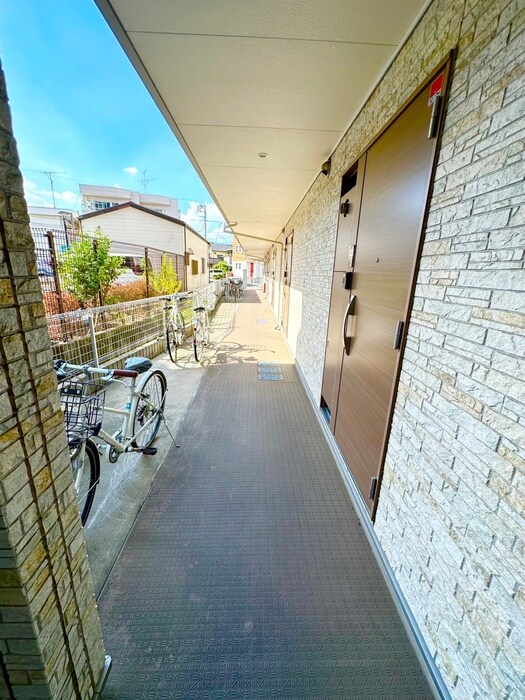 物件外観写真3　(エントランス部分)