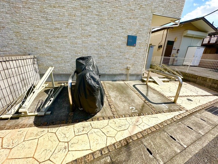 物件外観写真4　(駐輪場)