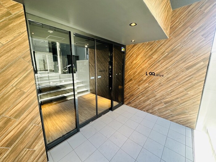 物件外観写真2　(エントランス部分)