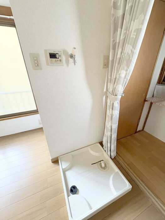 物件内観写真12　(洗濯機置場)