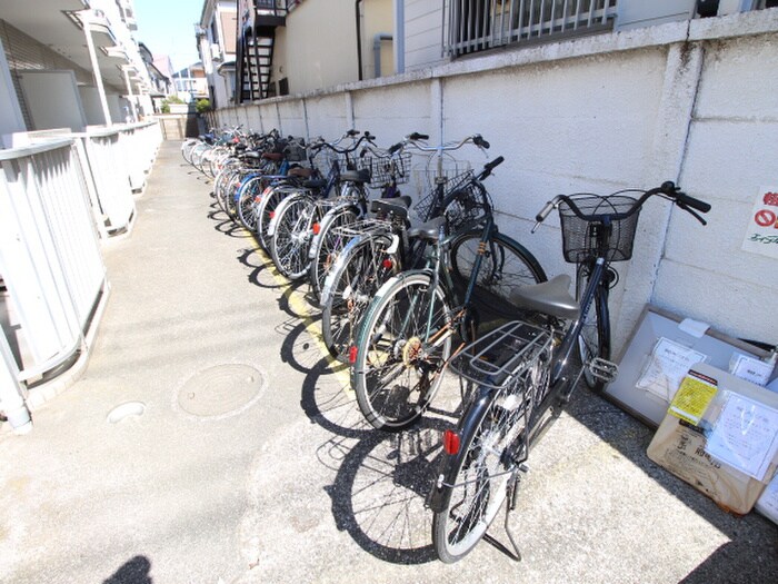 物件外観写真6　(駐輪場)