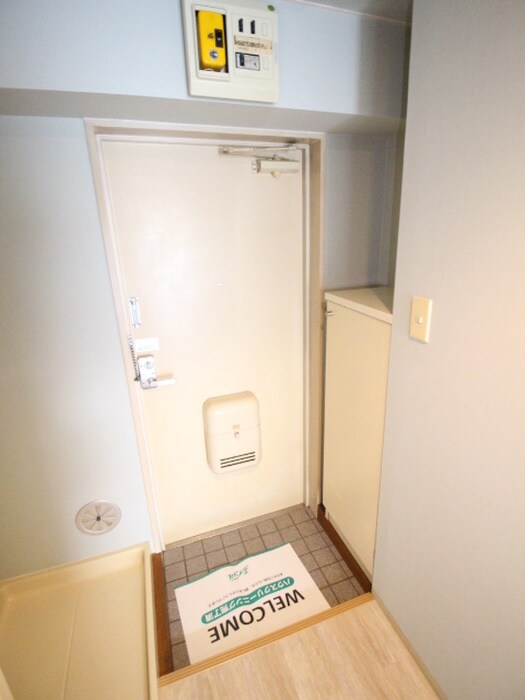 物件内観写真12　(玄関)