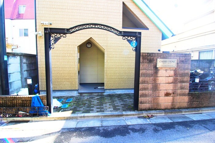 物件外観写真4　(エントランス部分)