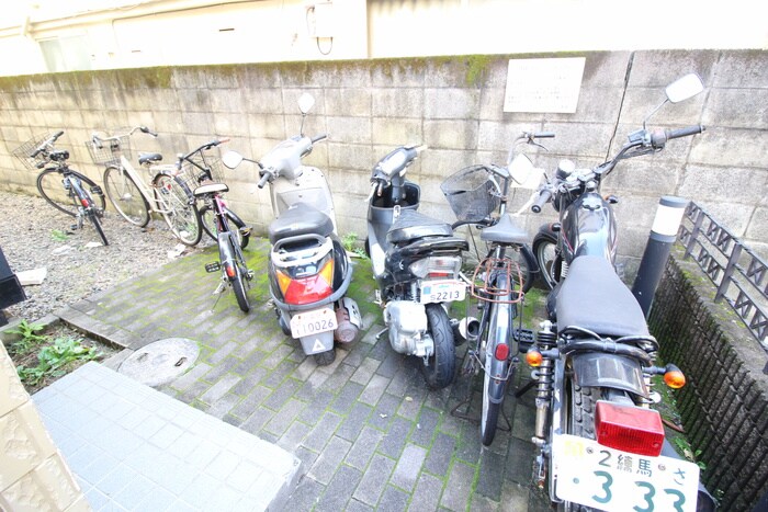 物件外観写真6　(駐輪場)