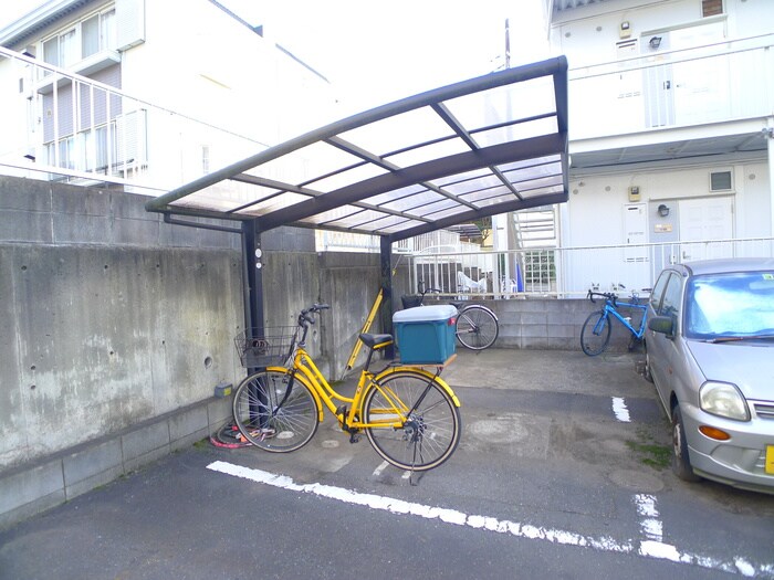 物件外観写真4　(駐輪場)