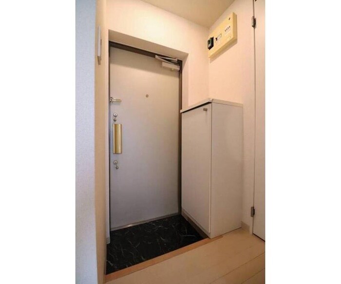 物件内観写真16　(玄関)