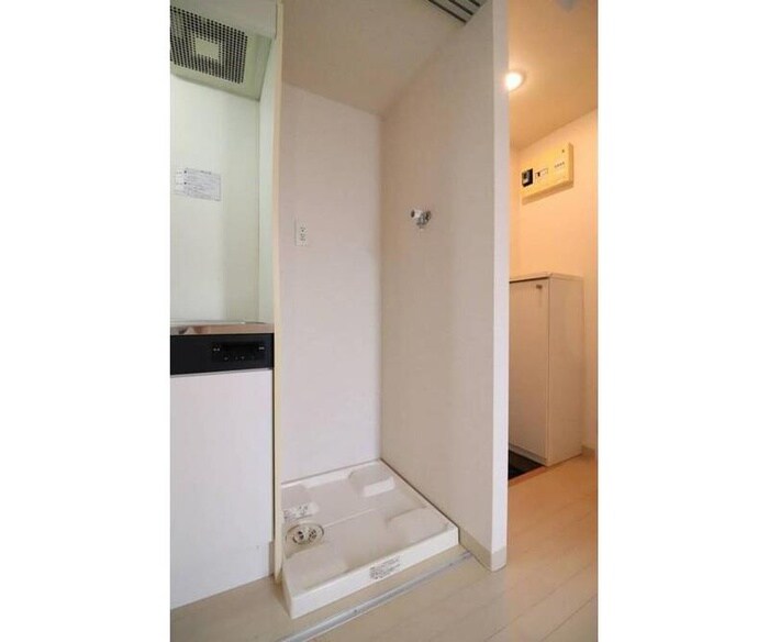 物件内観写真18　(洗濯機置場)