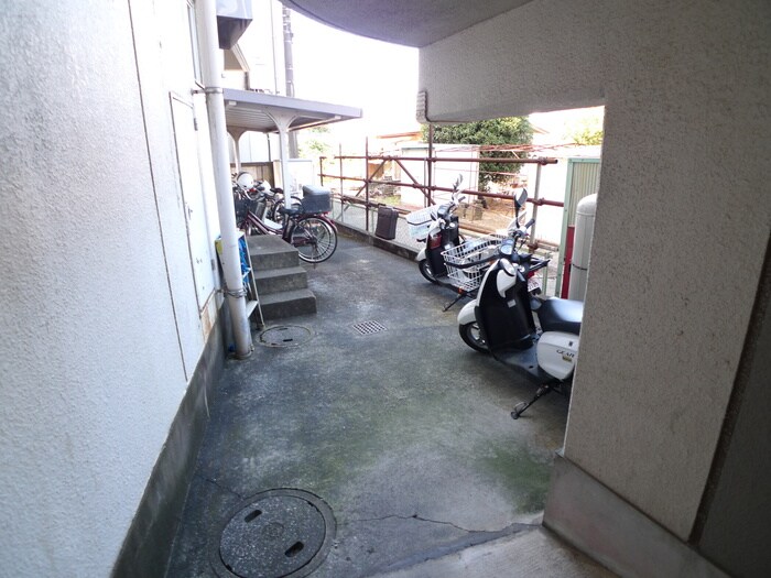 物件外観写真5　(駐輪場)