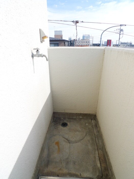 物件内観写真12　(洗濯機置場)