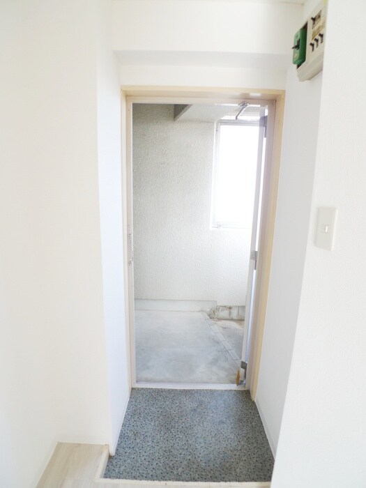 物件内観写真14　(玄関)